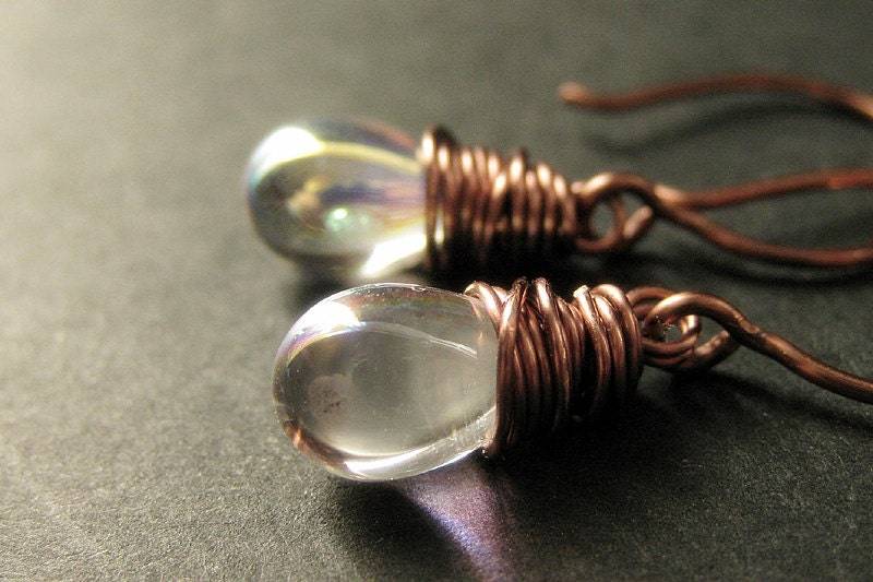 Kupfer Ohrringe. Glastropfen Ohrringe in Kupfer. Baumeln Hängeohrringe. Draht Gewickelt Elixier Handmade Schmuck von StumblingOnSainthood