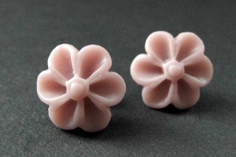 Lavendel-Nebel-Blumen-Ohrringe Mit Bronze-Ohrring-Bolzen. Outie Knopf Blume Schmuck. Handmade von StumblingOnSainthood