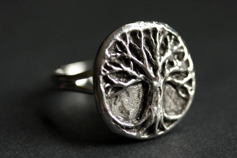 Lebensbaum Ring. Holz Zinn Verstellbarer Silber Ring. Handgemachte Handmade Schmuck von StumblingOnSainthood