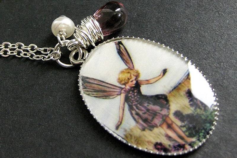 Lila Blumen-Fee-Halskette. Elfen Anhänger Mit Tropfen Und Süsswasserperle. Fee Schmuck. Handmade von StumblingOnSainthood