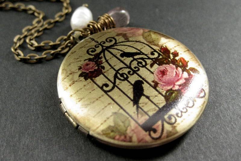 Medaillon Halskette. Vogelkäfig Charm Halskette Mit Rosa Tropfen Und Süsswasserperle. Handmade Schmuck von StumblingOnSainthood