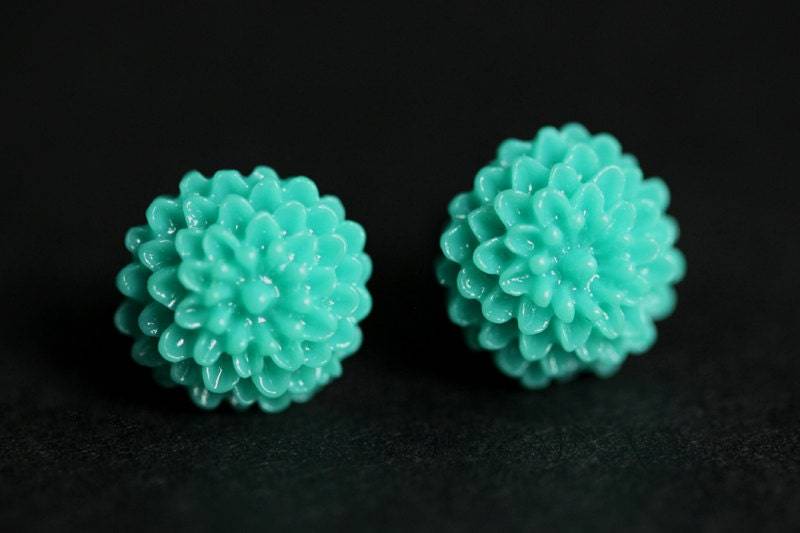 "Mini Mum Ohrringe." Türkis Ohrringe. Silber Ohrstecker. Türkisfarbene Blumen-Ohrringe. Kleine Handmade Schmuck von StumblingOnSainthood