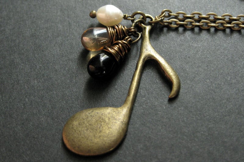 Note Halskette. Musik-Liebhaber-Halskette. Musik Anhänger Halskette Mit Träne Und Perle. Handmade Schmuck von StumblingOnSainthood