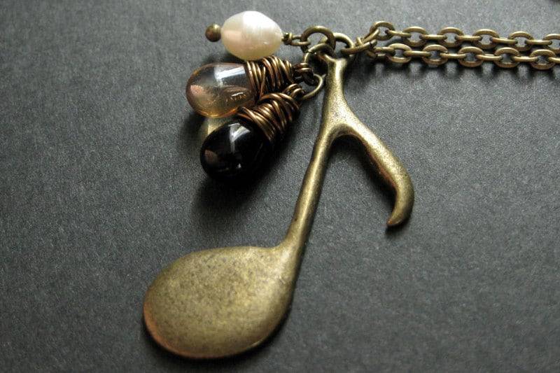 Note Halskette. Musik-Liebhaber-Halskette. Musik Anhänger Halskette Mit Träne Und Perle. Handmade Schmuck von StumblingOnSainthood