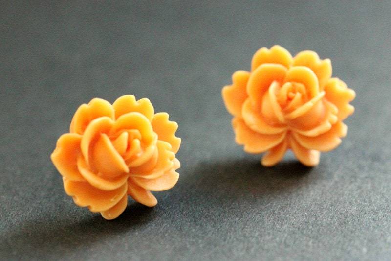 Orange Lotusblüten-Ohrringe. Lotus Ohrringe. Silber Ohrstecker. Handmade Schmuck von StumblingOnSainthood