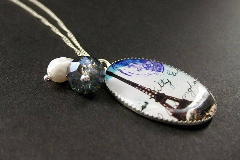 Paris Daydream Halskette Mit Blauer Kristall Und Süsswasserperle Charms. Handmade Schmuck von StumblingOnSainthood