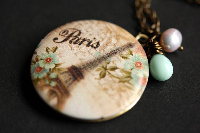 Paris Medaillon Halskette. Eiffelturm-Medaillon. "Paris Halskette Mit "Pale Aqua Teardrop" Und Süsswasserperle." Medaillon. Handmade Schmuck von StumblingOnSainthood