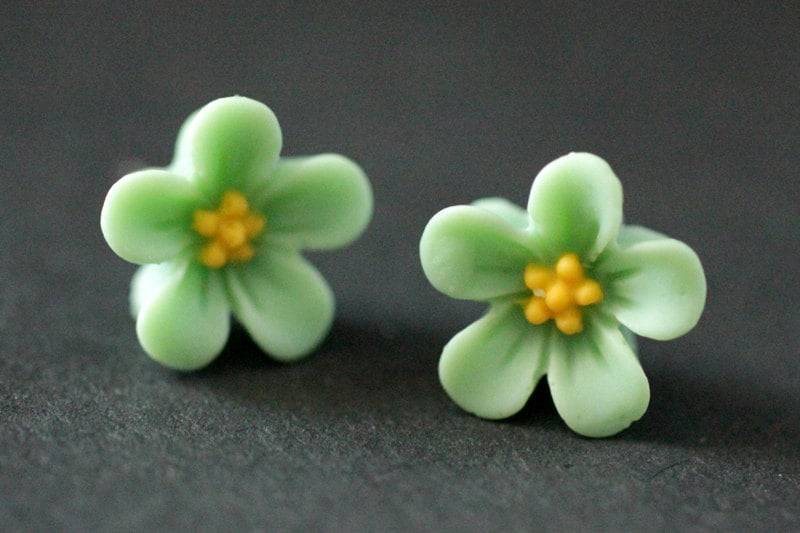 Pastell Grüne Blumen-Ohrringe. Vergissmeinnicht Blumen Ohrringe Mit Bronze Ohrstecker. Grüne Ohrringe. Schmuck. Handmade von StumblingOnSainthood