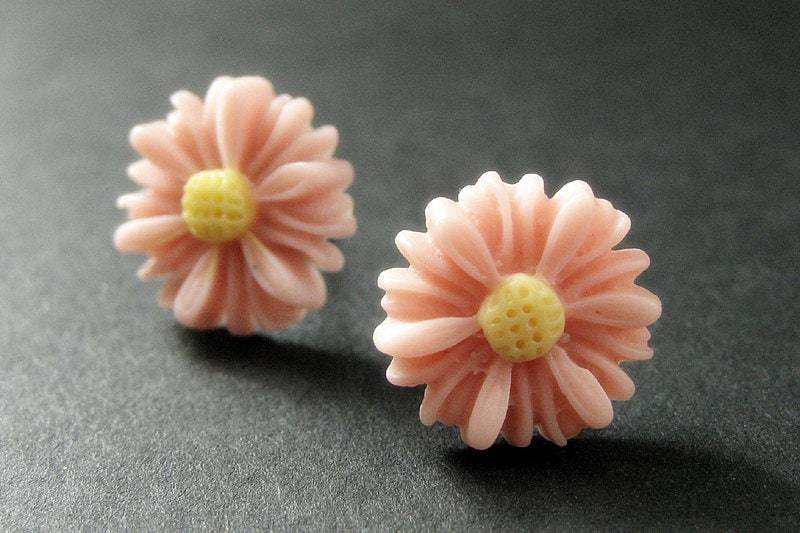 Pfirsich Sonnenblume Ohrringe. Blumen Ohrringe in Silber. Post Handmade Schmuck von StumblingOnSainthood