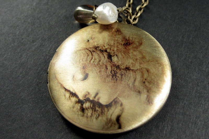 Renaissance-Frauen-Halskette. Leonardo Davinci Medaillon Mit Champagner Träne Und Süßwasser Perle. Handmade Schmuck von StumblingOnSainthood