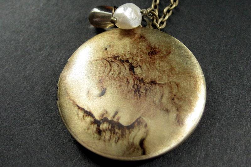 Renaissance-Frauen-Halskette. Leonardo Davinci Medaillon Mit Champagner Träne Und Süßwasser Perle. Handmade Schmuck von StumblingOnSainthood