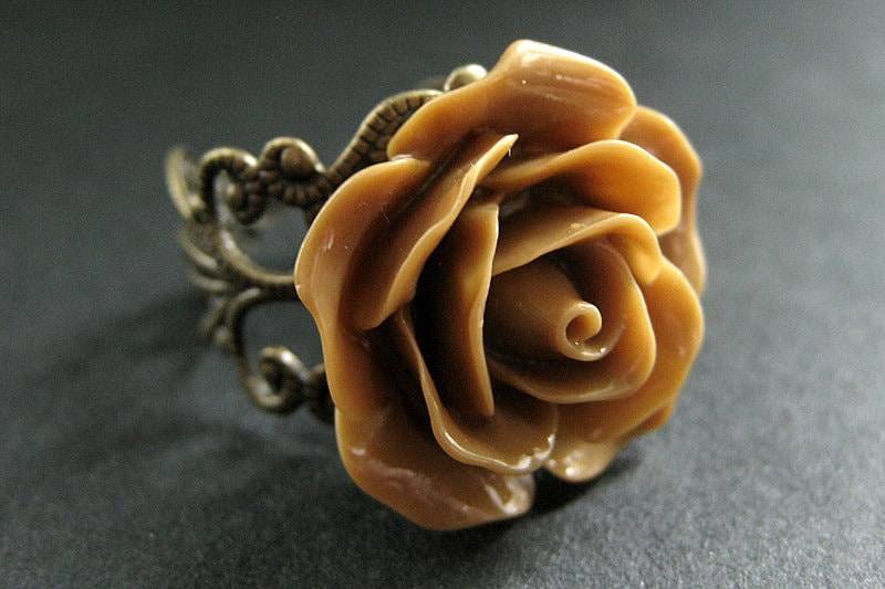 Ring Mit Hellbrauner Rose. Kupfer Ring. Filigraner Verstellbarer Blumen Schmuck. Handmade von StumblingOnSainthood