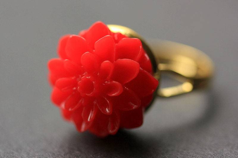 Ring Mit Roten Blumen. Rote Chrysantheme Ring. Verstellbar Verstellbarer Handgefertigte Blumen Schmuck von StumblingOnSainthood