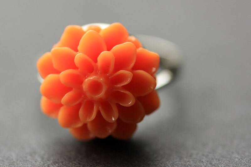 Ring Orange Blume Chrysantheme Ring. Blumen Verstellbarer Handgefertigte Schmuck von StumblingOnSainthood