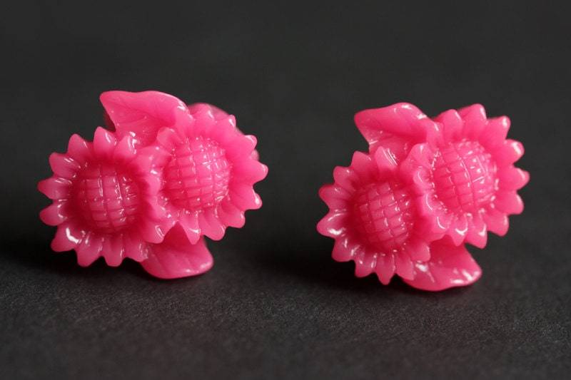 Rosa Sonnenblume Ohrringe. Pinke Blumen Ohrringe in Silber. Post Fuchsia Pink Schmuck. Handmade von StumblingOnSainthood