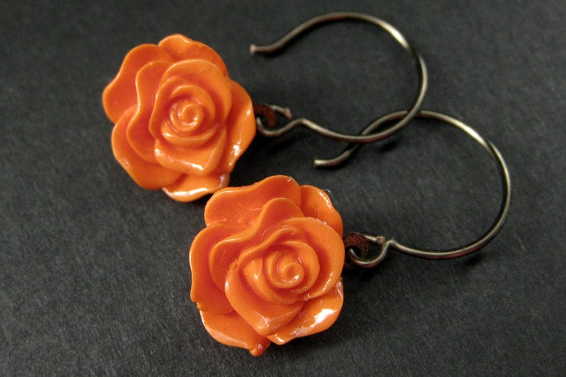 Rosen Ohrringe in Bronze. Rose Ohrringe. Schmuck. Handmade | Wählen Sie Ihre Farbe von StumblingOnSainthood