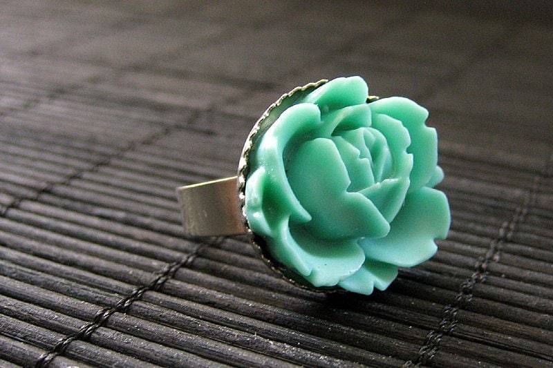 Rosenblütenring in Aquatürkis Und Silber Inspiriert Von Haydns Il Distratto. Blumen Schmuck. Handmade Handgefertigt von StumblingOnSainthood