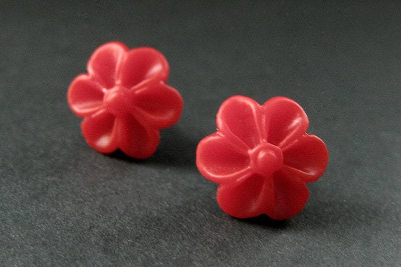 Rote Blumen Ohrringe Mit Bronze Ohrstecker. Outie Knopf Blume Schmuck. Handmade von StumblingOnSainthood
