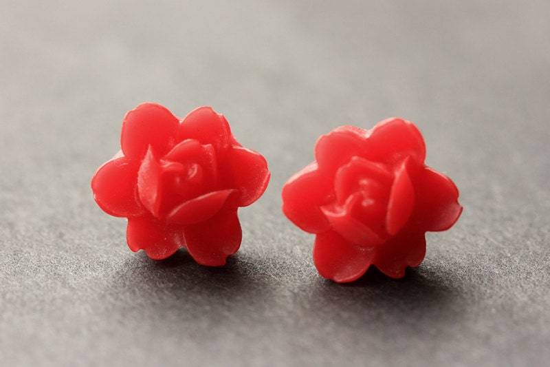 Rote Blumen Ohrringe. Lotus Rose Post Silber Ohrstecker. Handmade Schmuck von StumblingOnSainthood