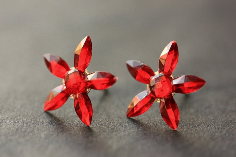 Roter Stern Blumen Ohrringe. Rote Silber Ohrstecker. Post Handgefertigte Handmade Schmuck Roter Stern Blumen Ohrringe. Rote Silber Ohrstecker. Post Handgefertigte Handmade Schmuck von StumblingOnSainthood