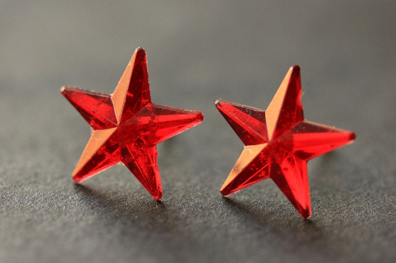 Roter Stern Ohrringe. Rote Silber Ohrstecker. Post Handgefertigte Handmade Schmuck von StumblingOnSainthood
