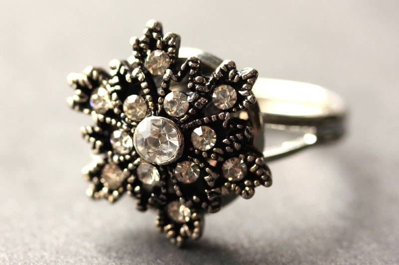 Schneeflocke Ring. Strass-Ring. Strass Silber Verstellbarer Modeschmuck. Handmade Schmuck von StumblingOnSainthood