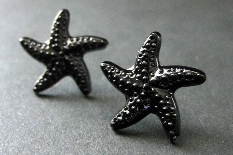 Schwarze Seestern Ohrringe. Sterne Ohrringe Mit Silbernen Ohrstecker Verschlüssen. Handmade Schmuck von StumblingOnSainthood