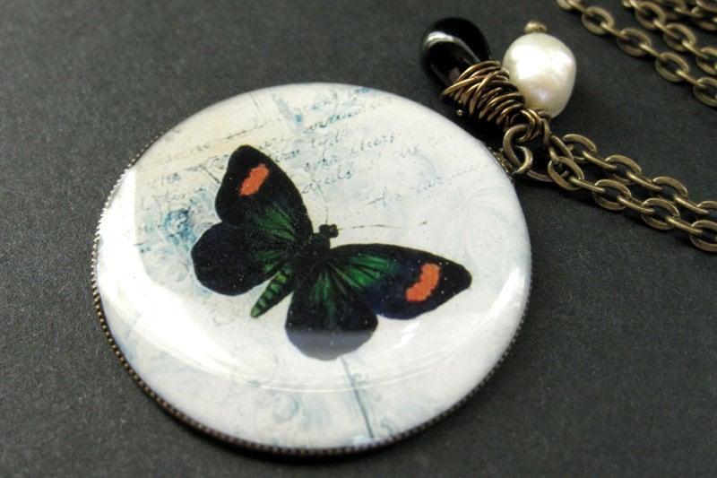 Schwarzer Schmetterling Halskette. Anhänger Halskette Mit Draht Gewickelt Schwarz Teardrop. Handmade Schmuck von StumblingOnSainthood