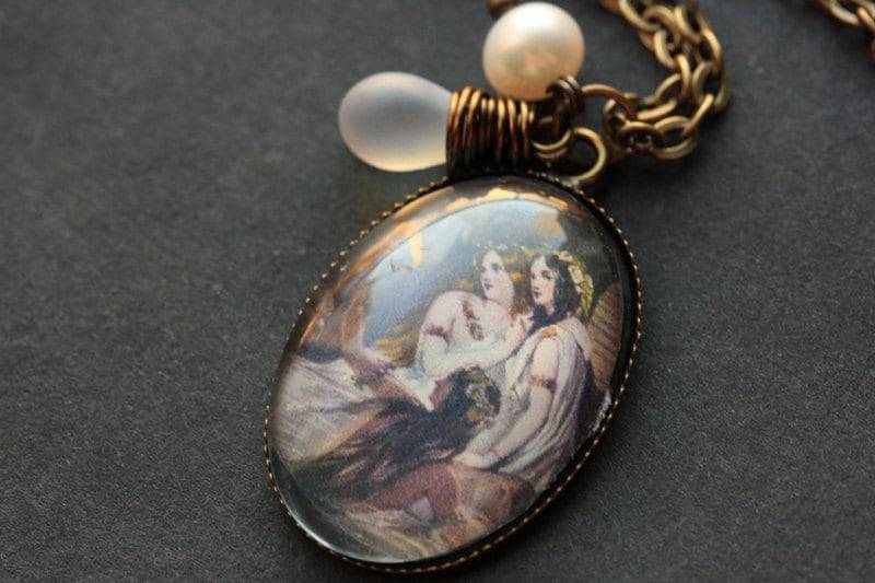 Schwestern Halskette. Anhänger Mit Gefrosteter Träne Und Süßwasserperle. Oval Charm Schmuck. Handmade von StumblingOnSainthood