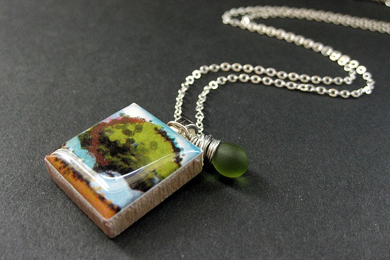 Scrabble-Kachel-Halskette. Baum Halskette. Bettelkette Mit Gefrosteter Grüner Tropfenperle. Handmade Schmuck von StumblingOnSainthood