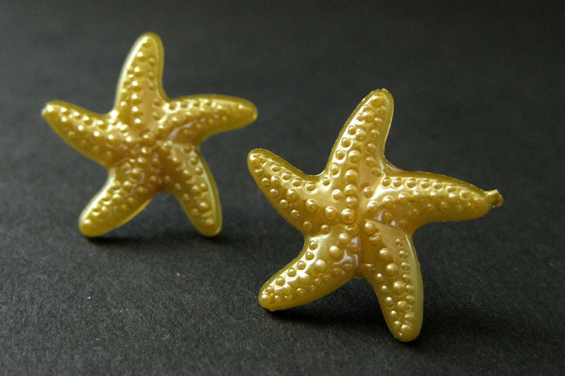 Seestern Ohrringe in Der Farbe Goldrute Gelb. Stern Mit Silbernen Ohrstecker Verschlüssen. Handmade Schmuck von StumblingOnSainthood
