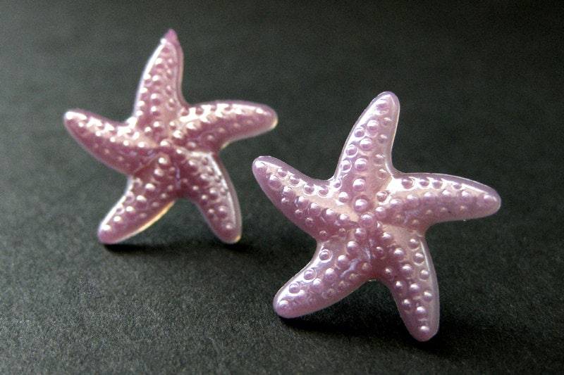 Seestern Ohrringe in Flieder-Lila. Stern Mit Silbernen Ohrstecker Verschlüssen. Handmade Schmuck von StumblingOnSainthood