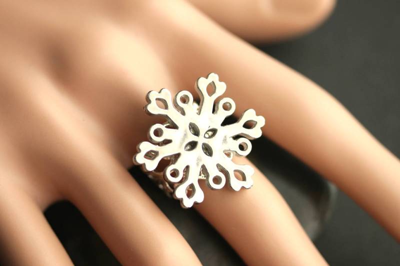 Silber Schneeflocke Urlaub Ring. Winter-Ring. Schneeflocken Ring Verstellbar. Weihnachtsschmuck. Handmade Schmuck von StumblingOnSainthood