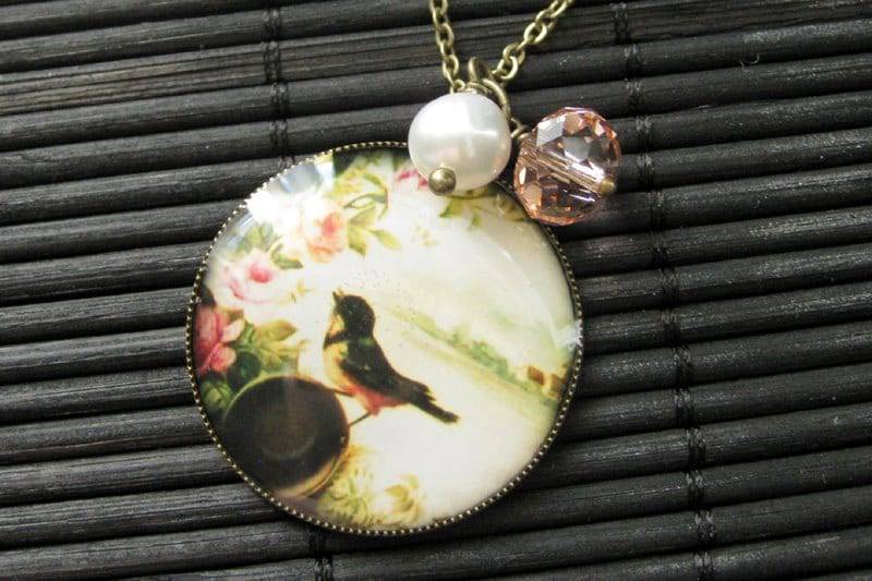 Singende Vogel Anhänger in Bronze Mit Rosa Kristall Und Echte Perle Anhänger. Handmade Schmuck von StumblingOnSainthood
