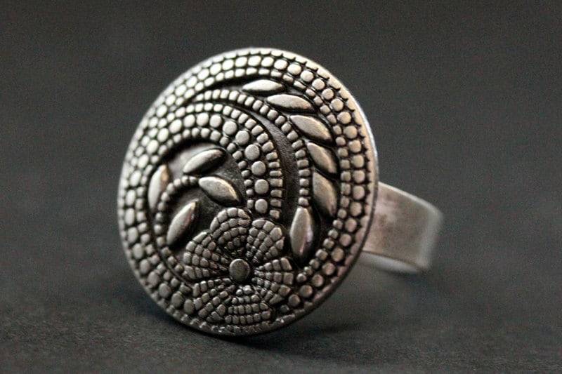 Sommer Mandala Blumenring. Floraler Knopfring in Silber. Verstellbarer Ring. Handmade Schmuck von StumblingOnSainthood