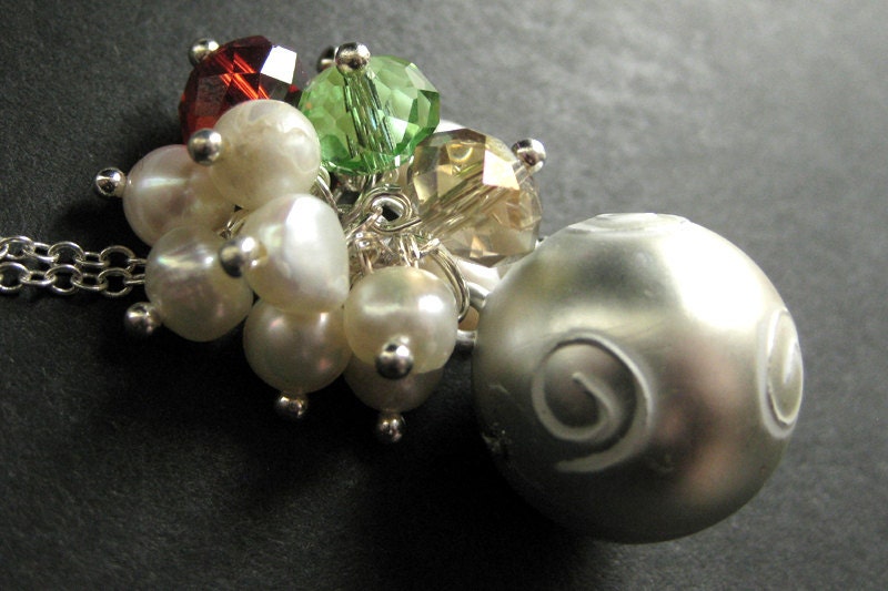Spiral-Cluster-Halskette. Silber Urlaub Halskette Mit Kristall Und Perle. Handgemachter Weihnachtsschmuck Spiral-Cluster-Halskette. Silber Urlaub Halskette Mit Kristall Und Perle. Handgemachter Weihnachtsschmuck von StumblingOnSainthood