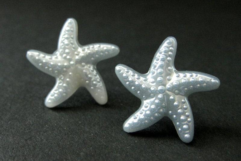 Taubenblaue Seestern Ohrringe. Stern Ohrringe Mit Silbernen Ohrstecker Verschlüssen. Handmade Schmuck von StumblingOnSainthood