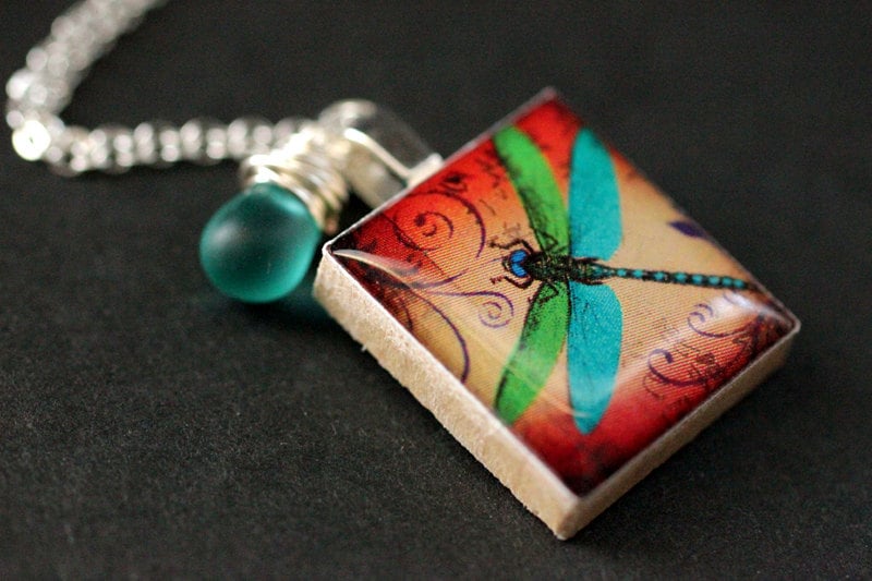Türkis Libellen Halskette. Scrabble Anhänger Halskette Mit Gefrosteter Träne Handmade Schmuck von StumblingOnSainthood