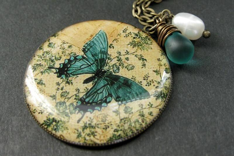 Türkis Schmetterling Halskette. Anhänger Mit Wire Wrapped Teal Teardrop Und Perle. Handmade Schmuck von StumblingOnSainthood