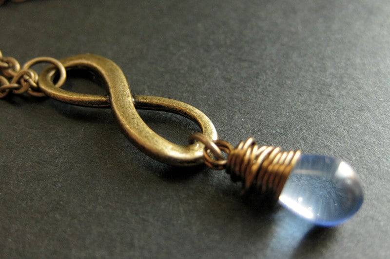 Unendlich Bronze Halskette. Tropfen Halskette, Infinity Charm Handmade Schmuck. | Wählen Sie Ihre Farbe von StumblingOnSainthood