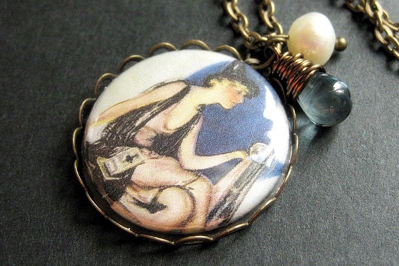 Verträumte Hexenkette. Halloween Halskette Mit Wire Wrapped Teardrop Und Perle von StumblingOnSainthood