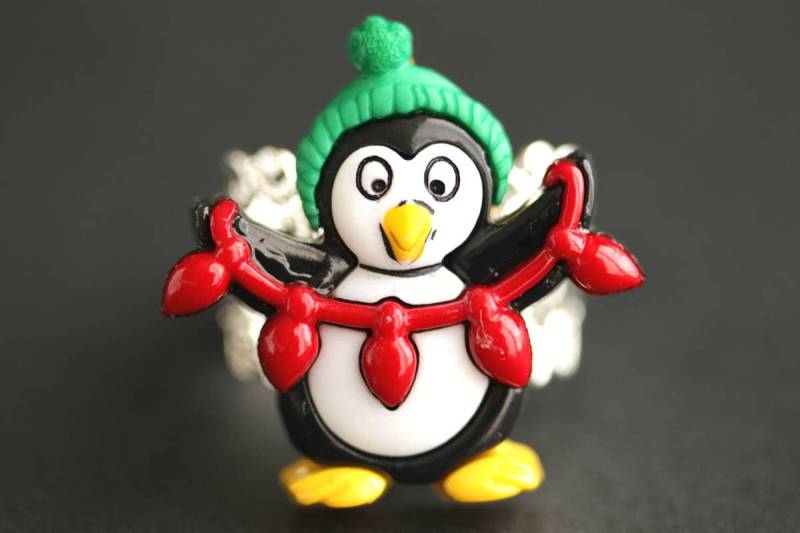 Vintage Weihnachtsring Mit Pinguin. Weihnachts-Ring. Weihnachtslichter Pinguin Ring. Urlaub Silber Verstellbarer Handmade Schmuck von StumblingOnSainthood