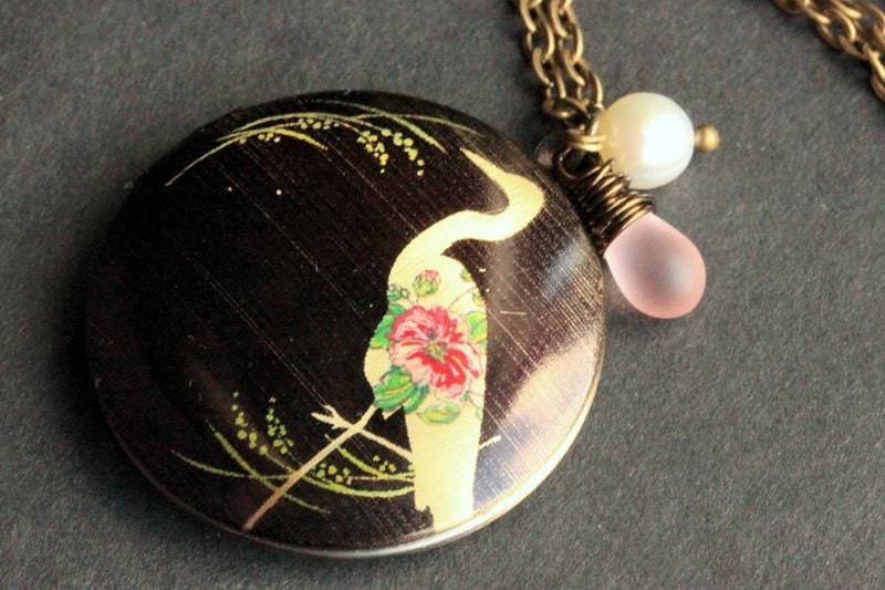 Vogel Locket Halskette. Halskette Mit Kranich in Tropfenform Und Süßwasserperle. Reiher Handmade Schmuck von StumblingOnSainthood