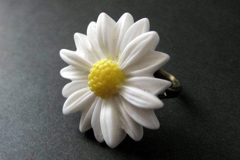 Weißes Gänseblümchen Ring. Silber Handgemachte Weißer Blumen Schmuck. Bronze-Ring. Handmade von StumblingOnSainthood