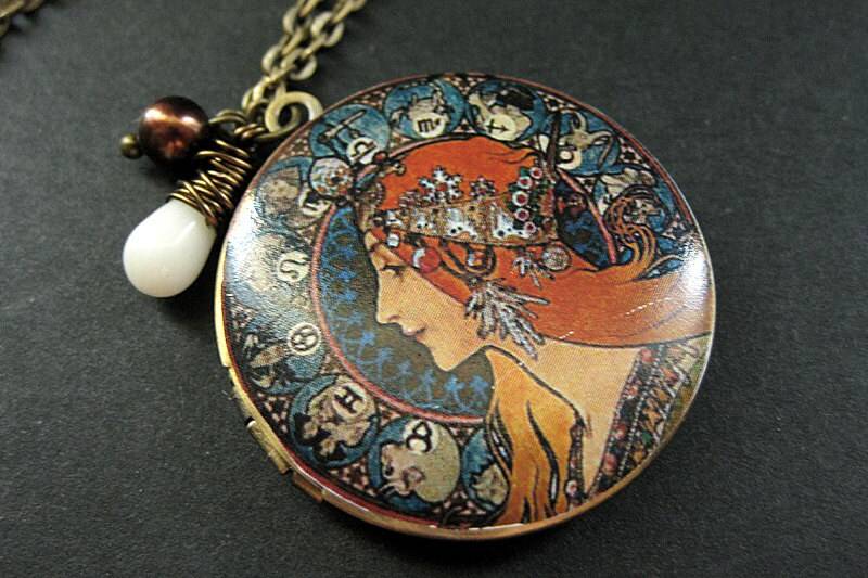 sternzeichen Frau Halskette. Jugendstil Collier Mit Weißer Koralle Und Süßwasserperle. Handmade Schmuck von StumblingOnSainthood