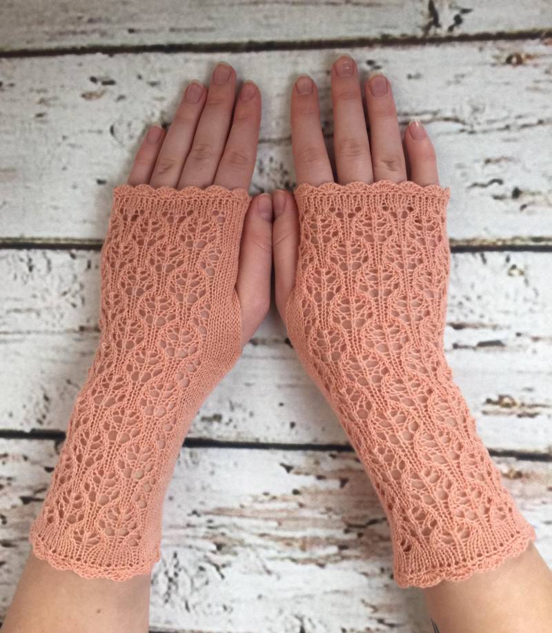 Atemberaubende Fingerlose Handschuhe Aus 100% Reiner Kaschmirspitze. Farbe Lachsrosa Atemberaubende Fingerlose Handschuhe Aus 100% Reiner Kaschmirspitze. Farbe Lachsrosa von StunningCashmereLace