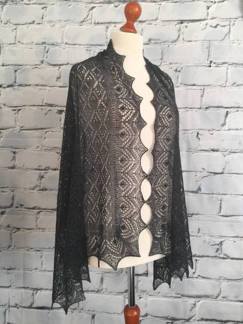 Wunderschöner Lace Schal Aus 100% Reinem Kaschmir, Farbe Charcoal Wunderschöner Lace Schal Aus 100% Reinem Kaschmir, Farbe Charcoal von StunningCashmereLace