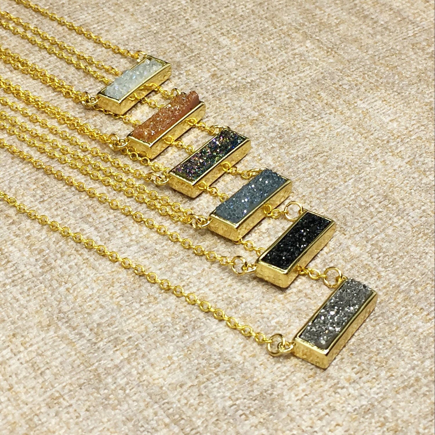 Druzy Halskette Rechteck Bar Schmuck Titan Konkaver Boho Anhänger Geschenk Für Ihr Jn D-02 Druzy Halskette Rechteck Bar Schmuck Titan Konkaver Boho Anhänger Geschenk Für Ihr Jn D-02 von StunningGem