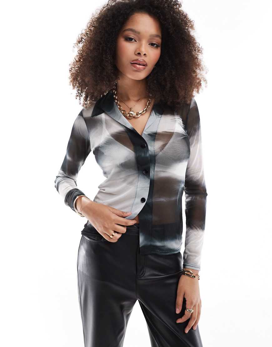 Style Cheat - Netzstoff-Hemdbluse mit Marmormuster in Schwarz-Weiß-Bunt von Style Cheat