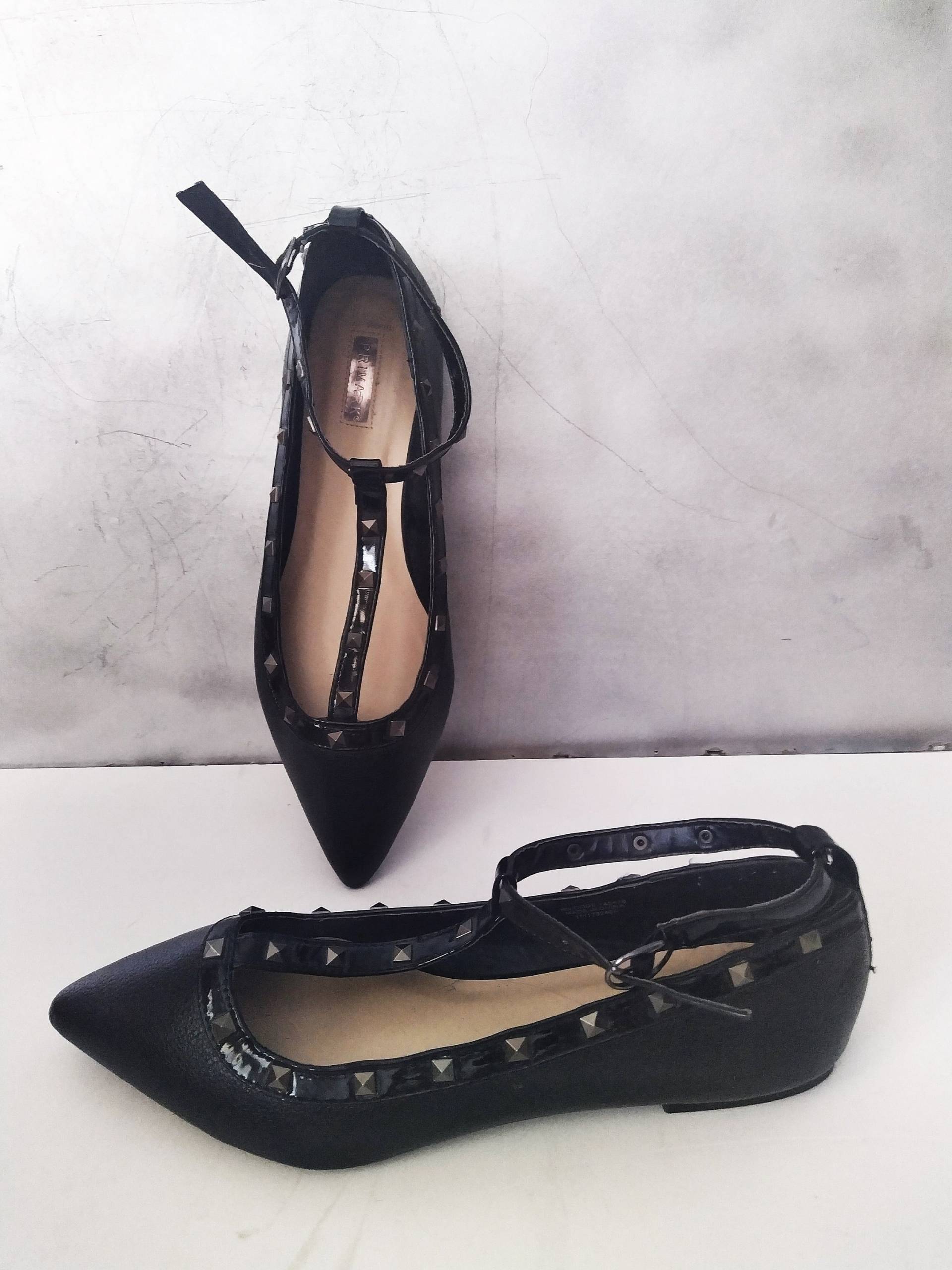 Schwarze Ballerinas Schuhe Mit Metallkomponenten von StyleFromMe